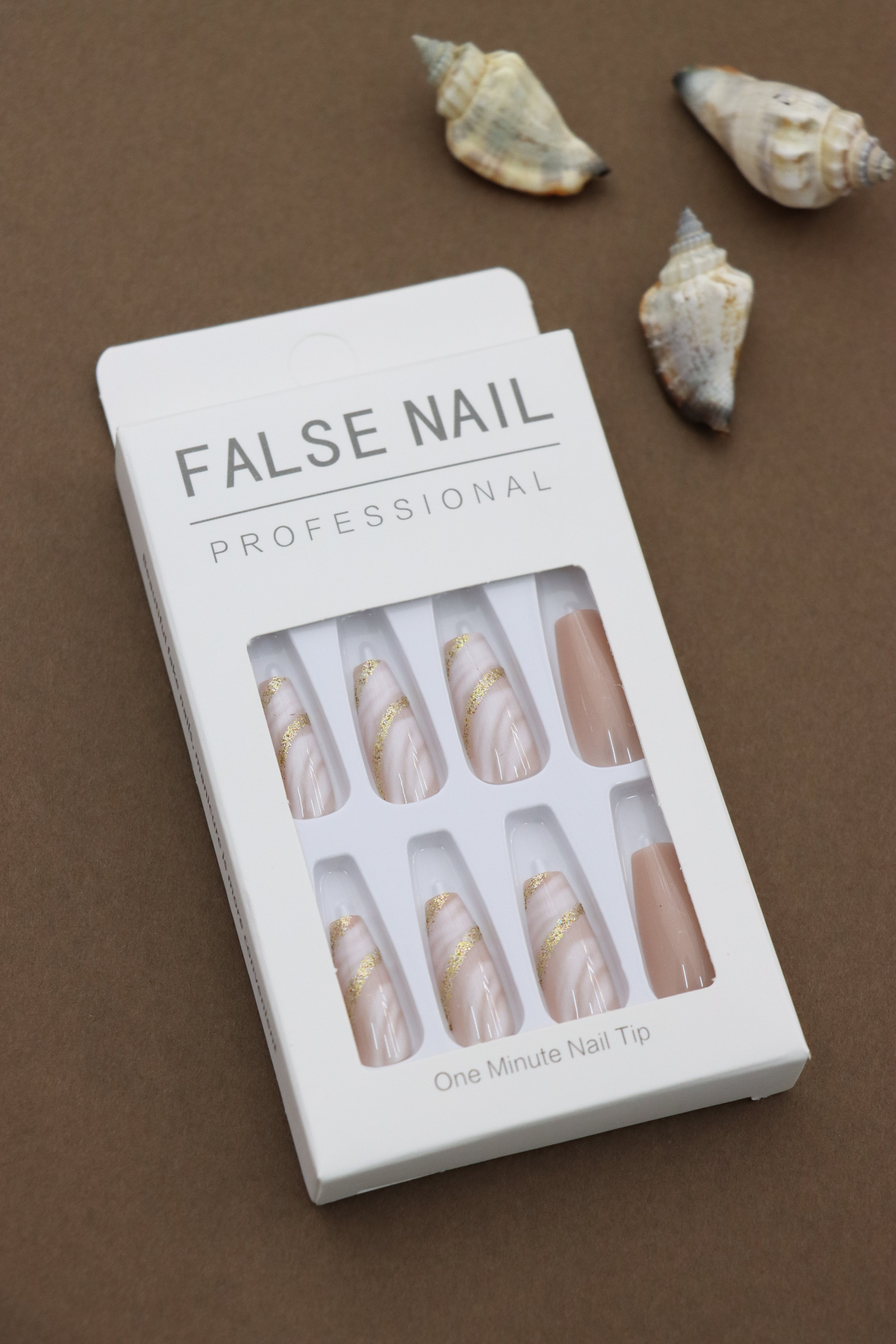 Luxury Marble and Gold Accent Nail Set – Exude Elegance with a Subtle yet Glamorous Professional Finish. 24pcs for a Quick One-Minute Application.