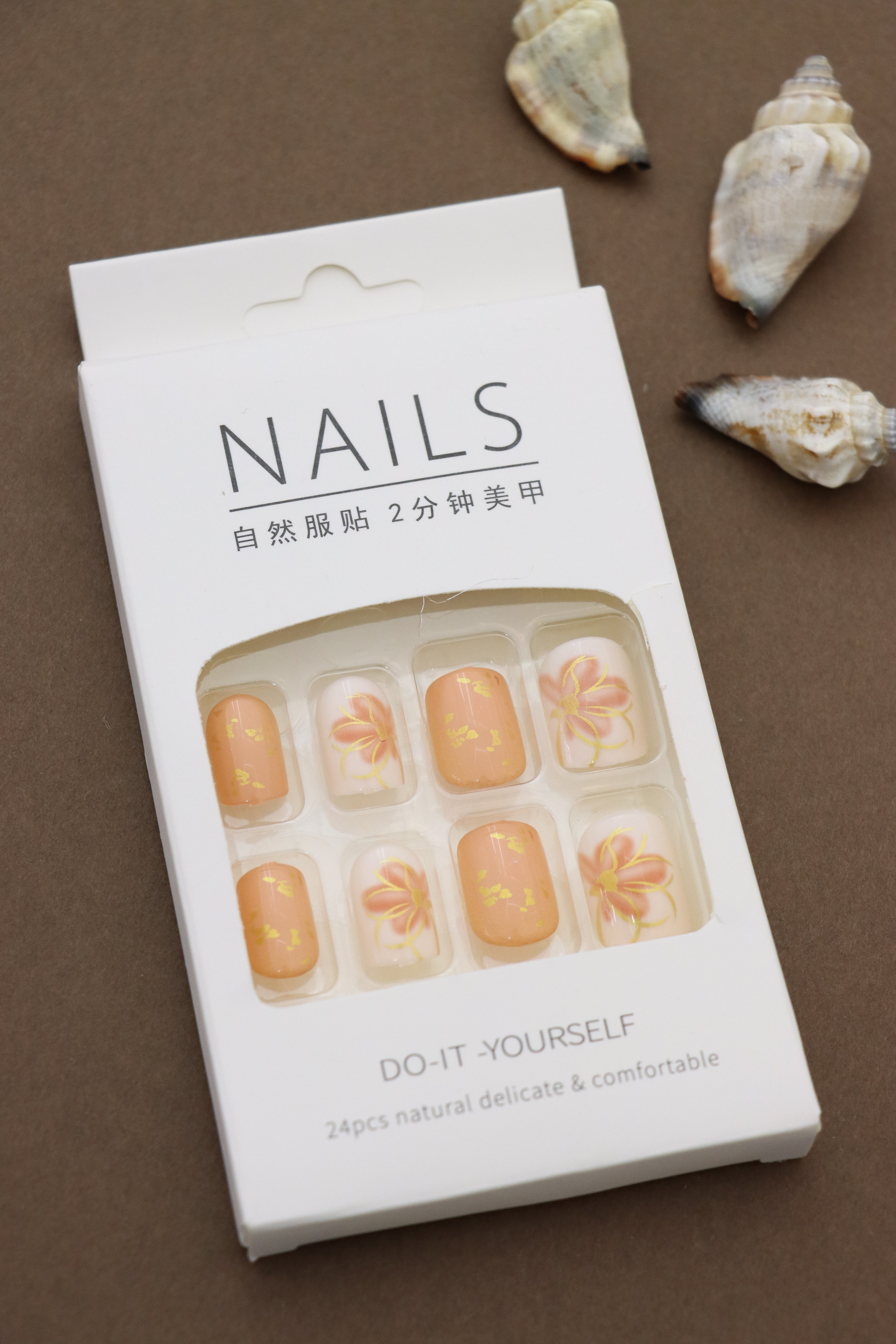 Warm Peach Floral Press-On Nails – Elegant Blossoms with Golden Accents