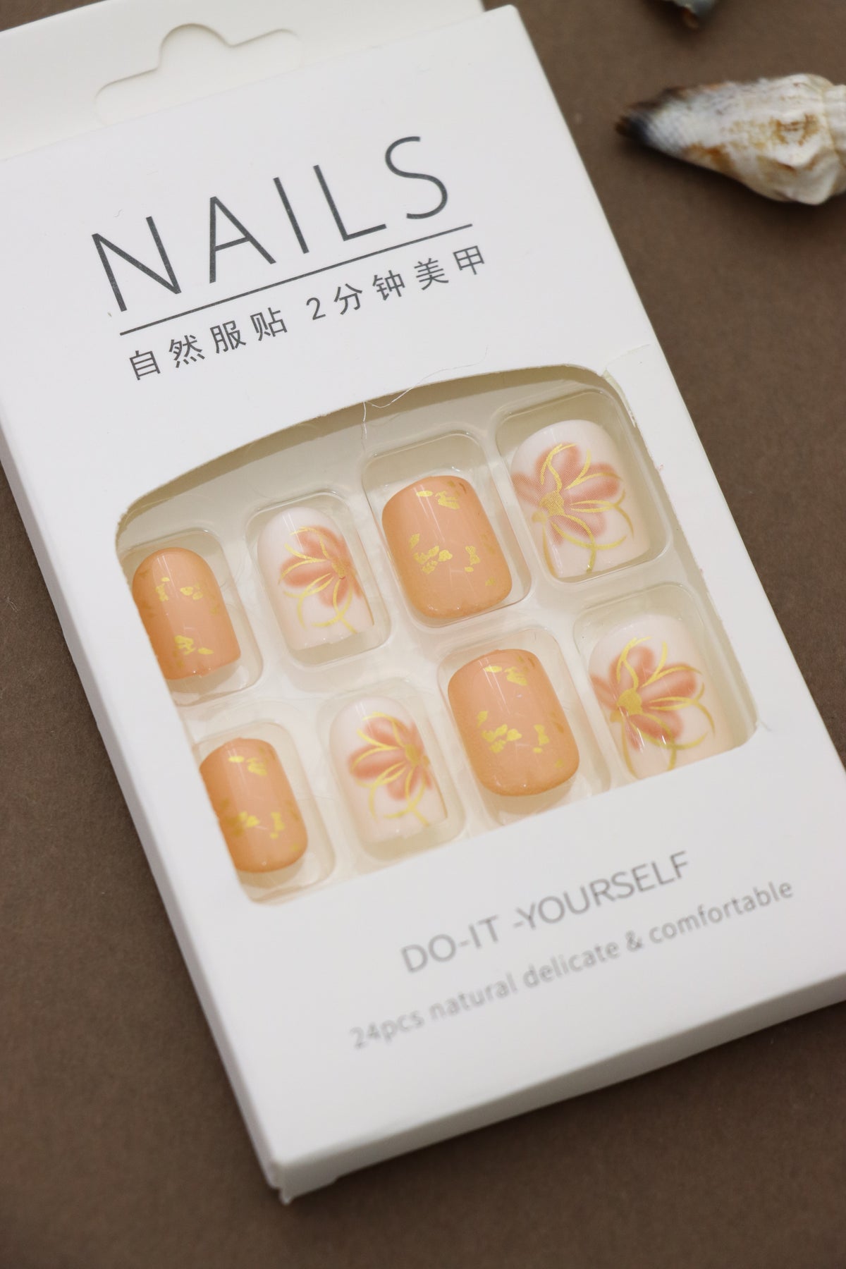 Warm Peach Floral Press-On Nails – Elegant Blossoms with Golden Accents
