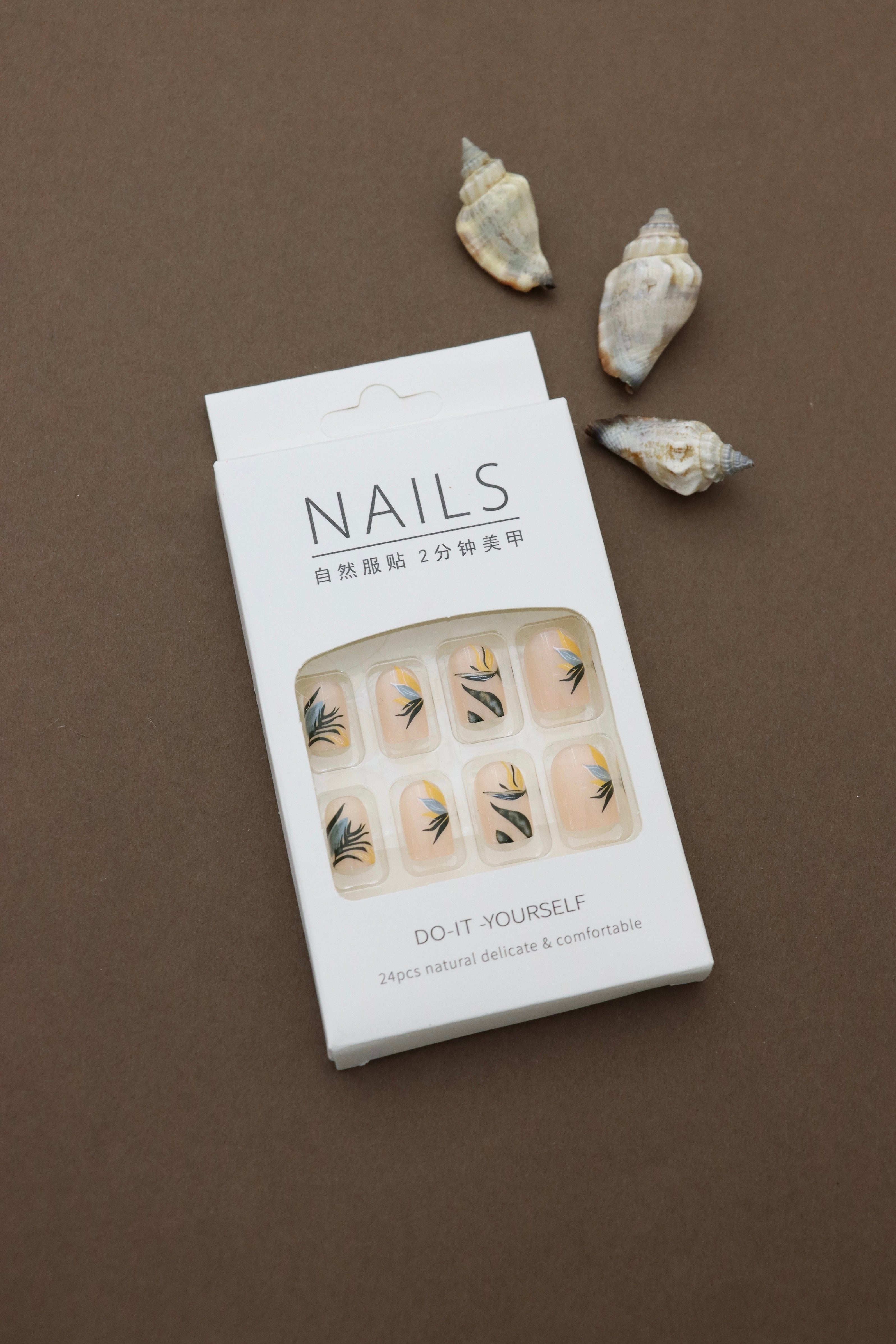 Tropical Elegance: Beige Nails with Exquisite Leafy Botanical Patterns – A Serene Touch of Nature at Your Fingertips!