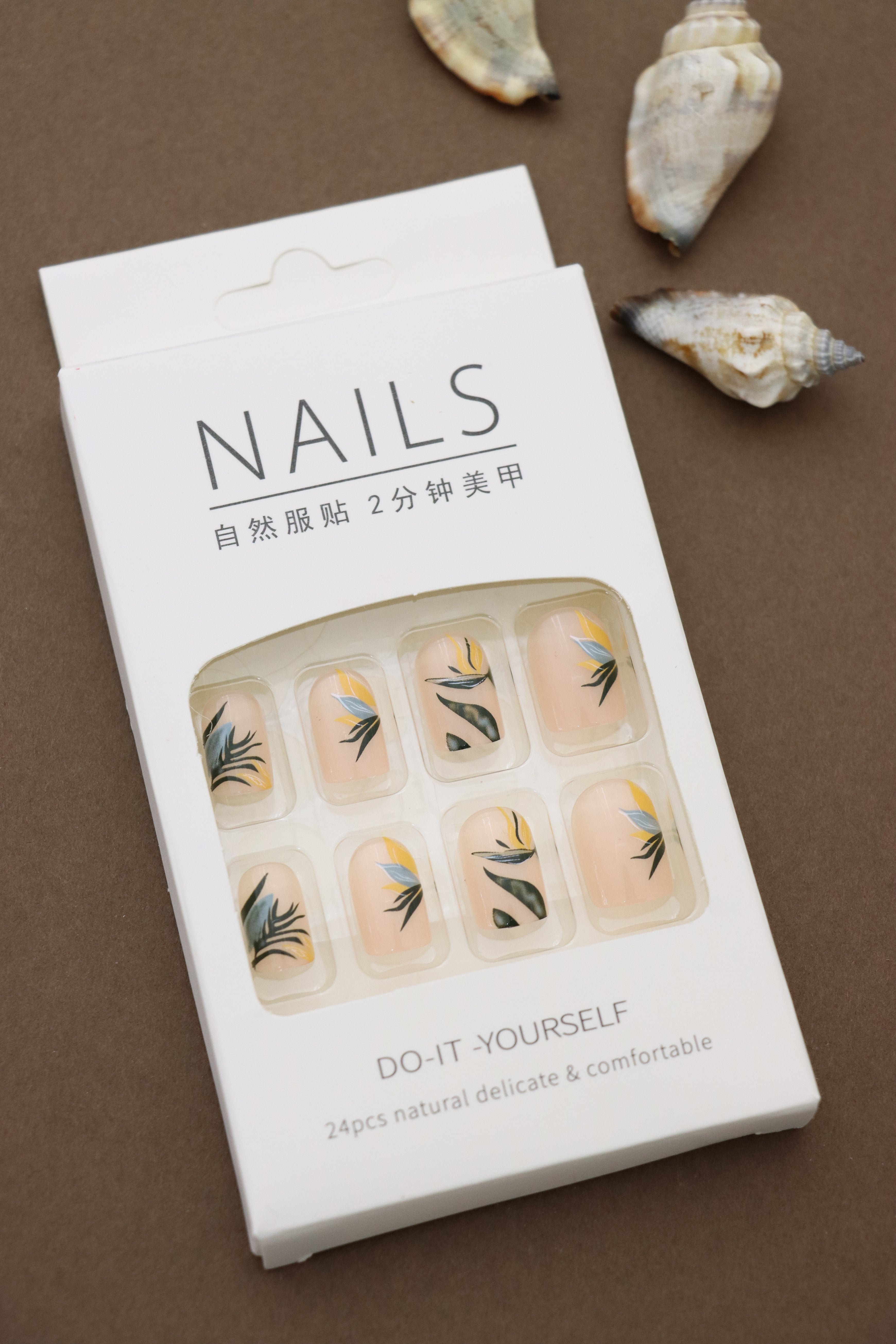 Tropical Elegance: Beige Nails with Exquisite Leafy Botanical Patterns – A Serene Touch of Nature at Your Fingertips!