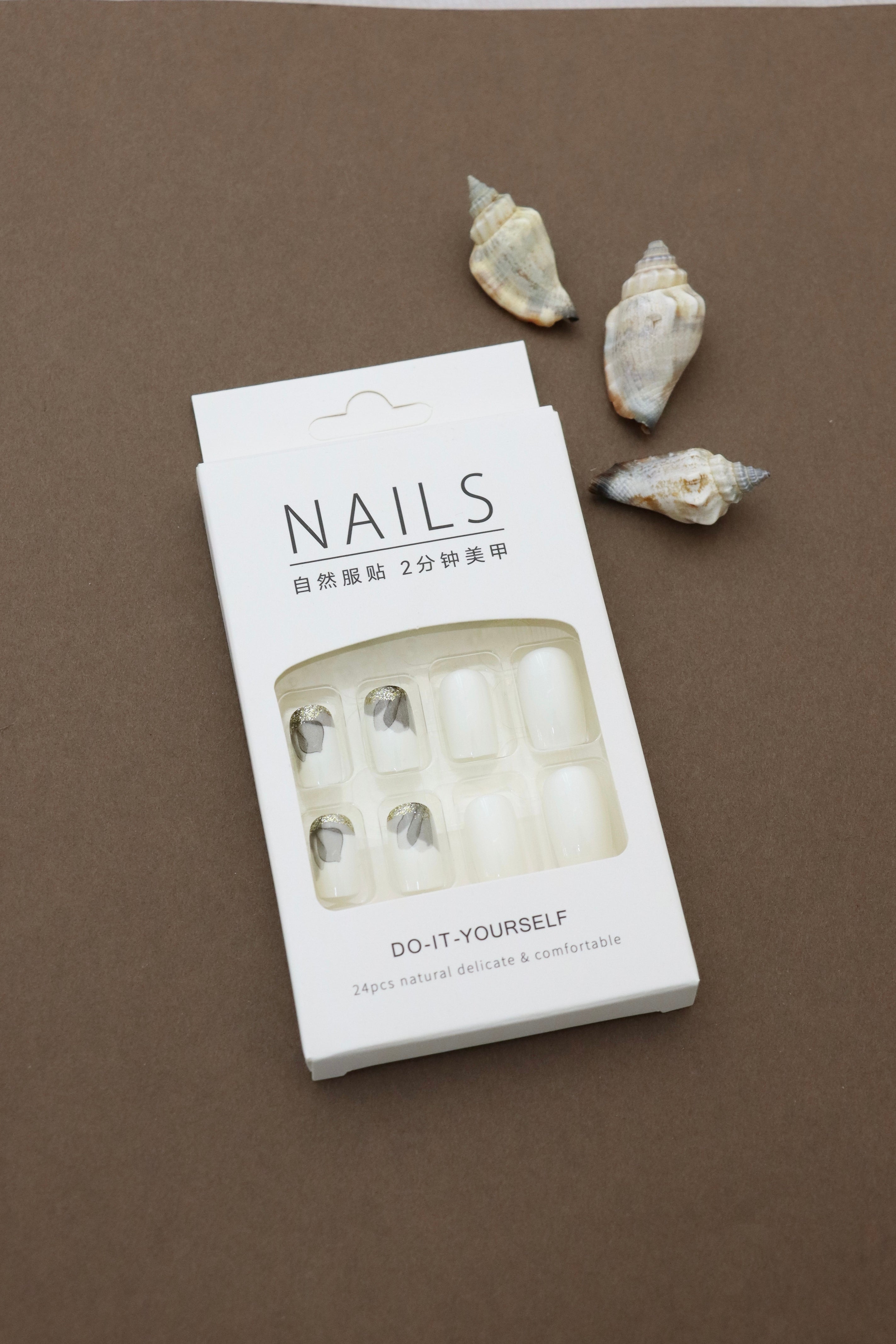 Elegant White Press-On Nails with Grey Floral and Gold Glitter Accents - 24pcs Natural and Comfortable Nail Set