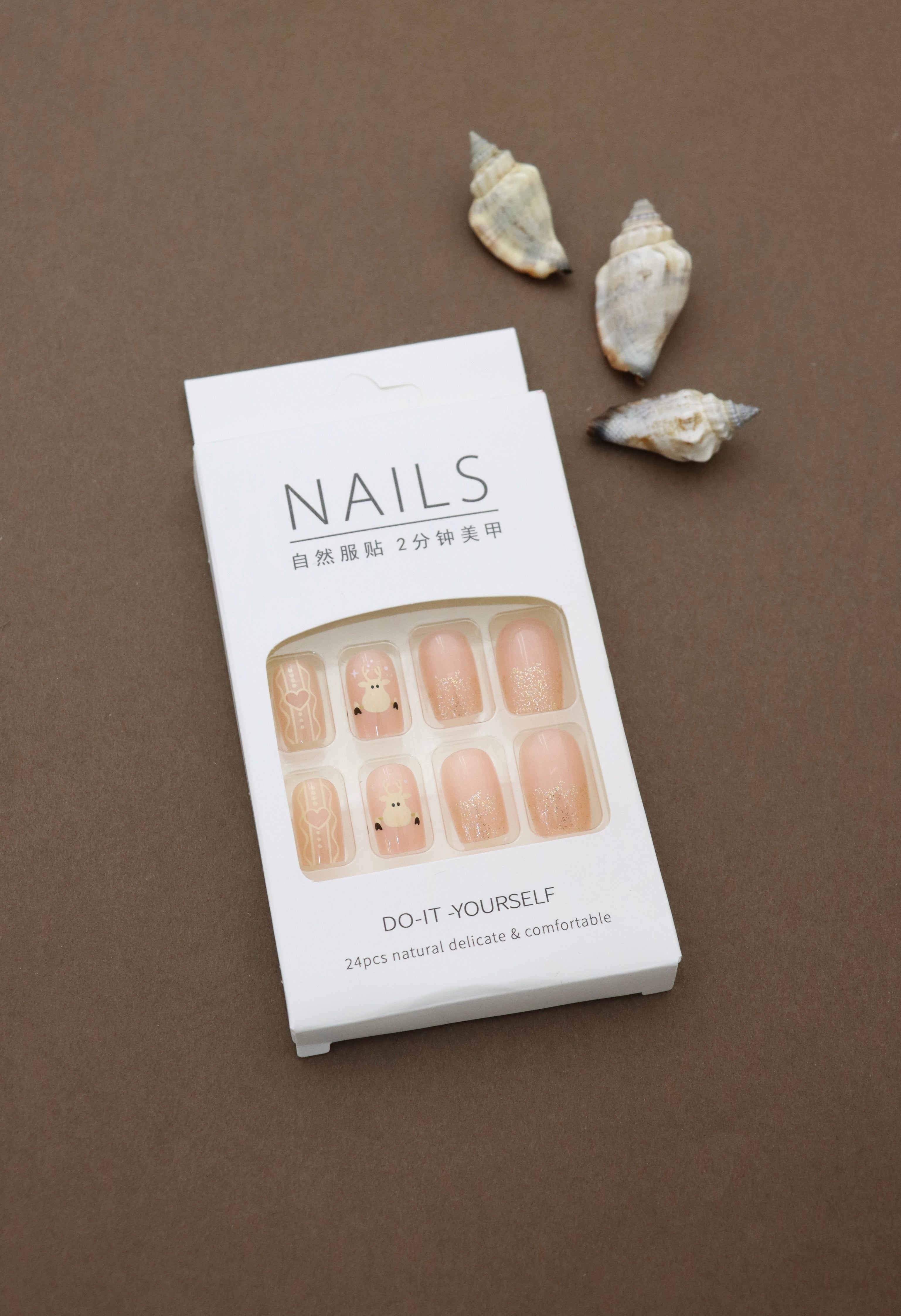 Festive Reindeer Press-On Nails – 24pcs Natural Delicate & Comfortable Holiday Nail Set