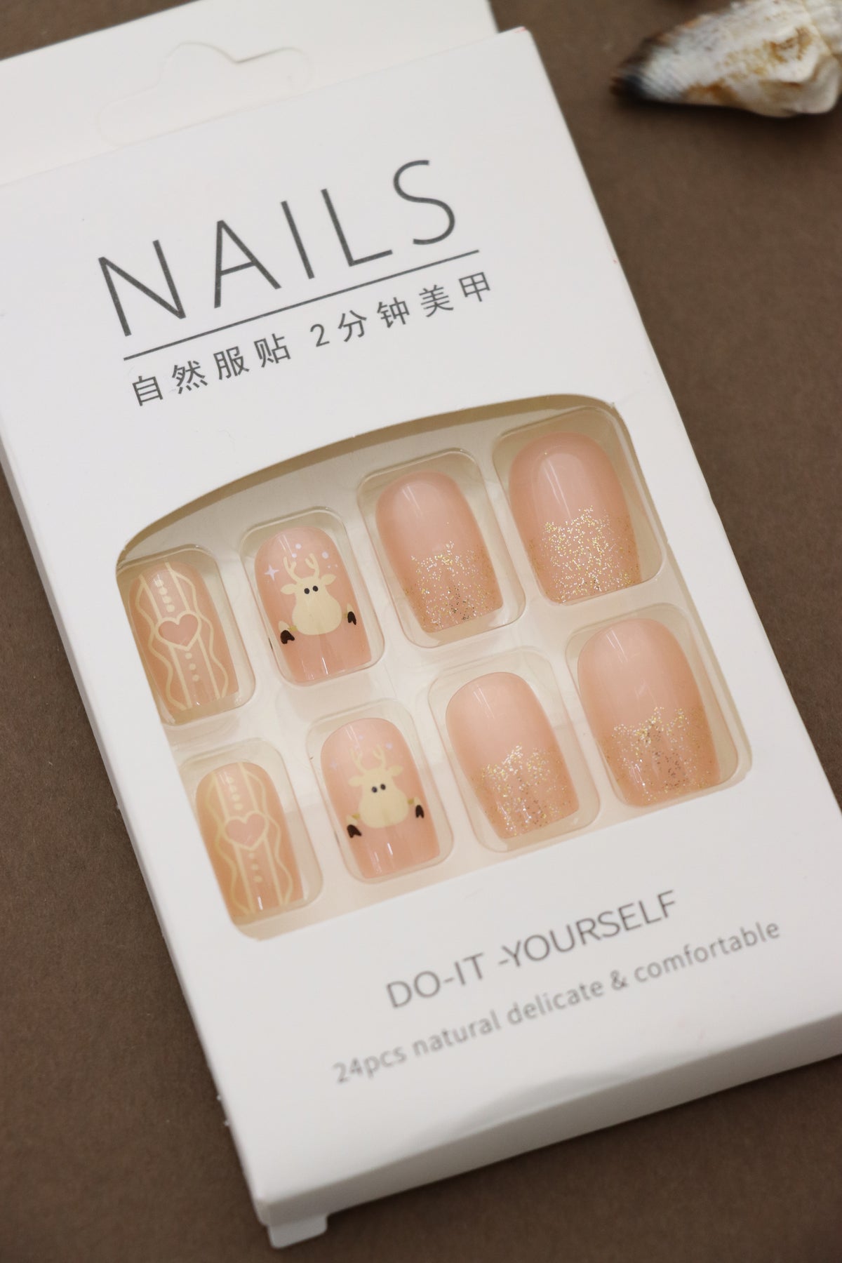 Festive Reindeer Press-On Nails – 24pcs Natural Delicate & Comfortable Holiday Nail Set