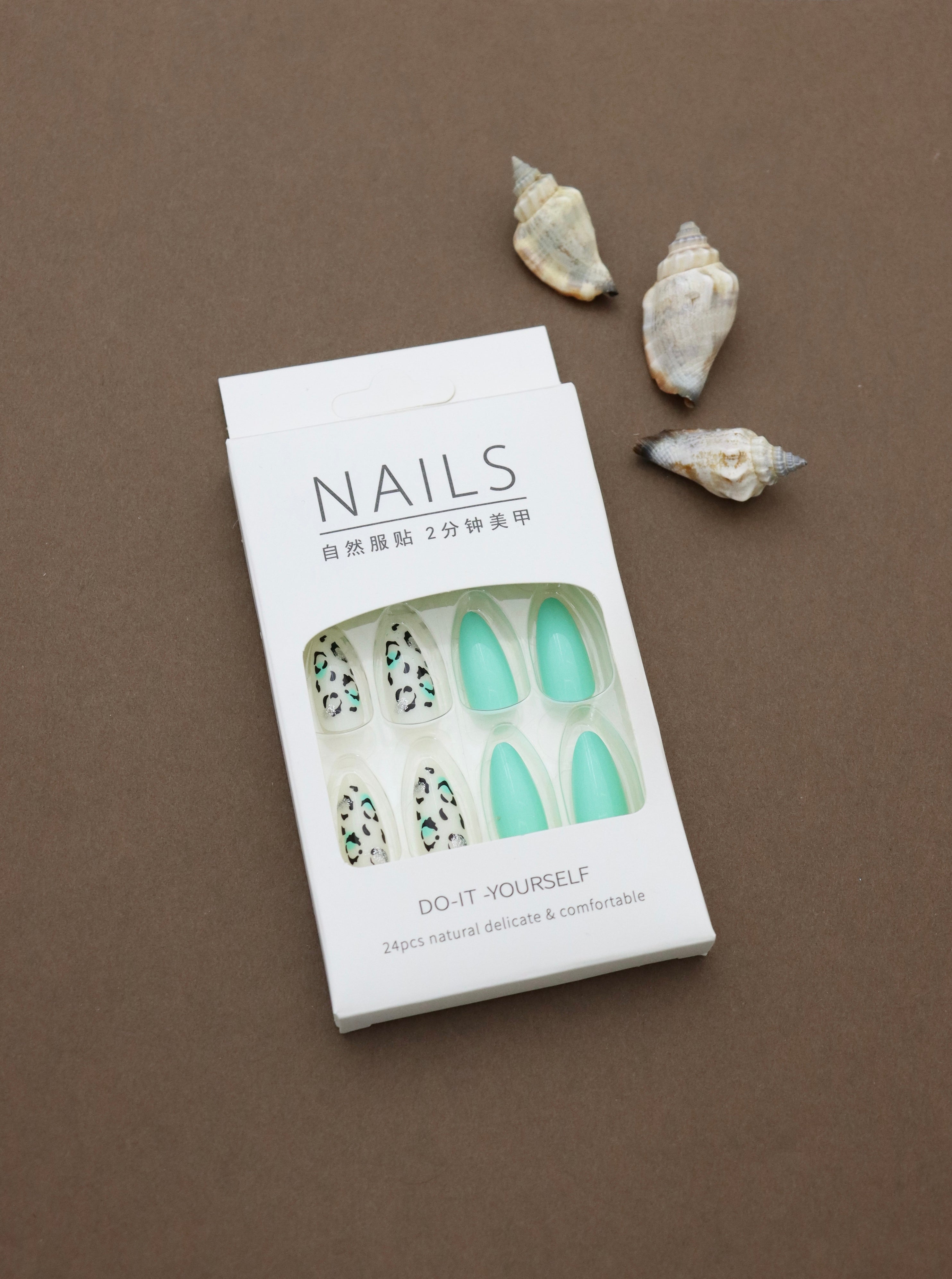 Wild Elegance: Mint Green Nails Paired with Chic Leopard Print for a Bold, Fashion-Forward Look!