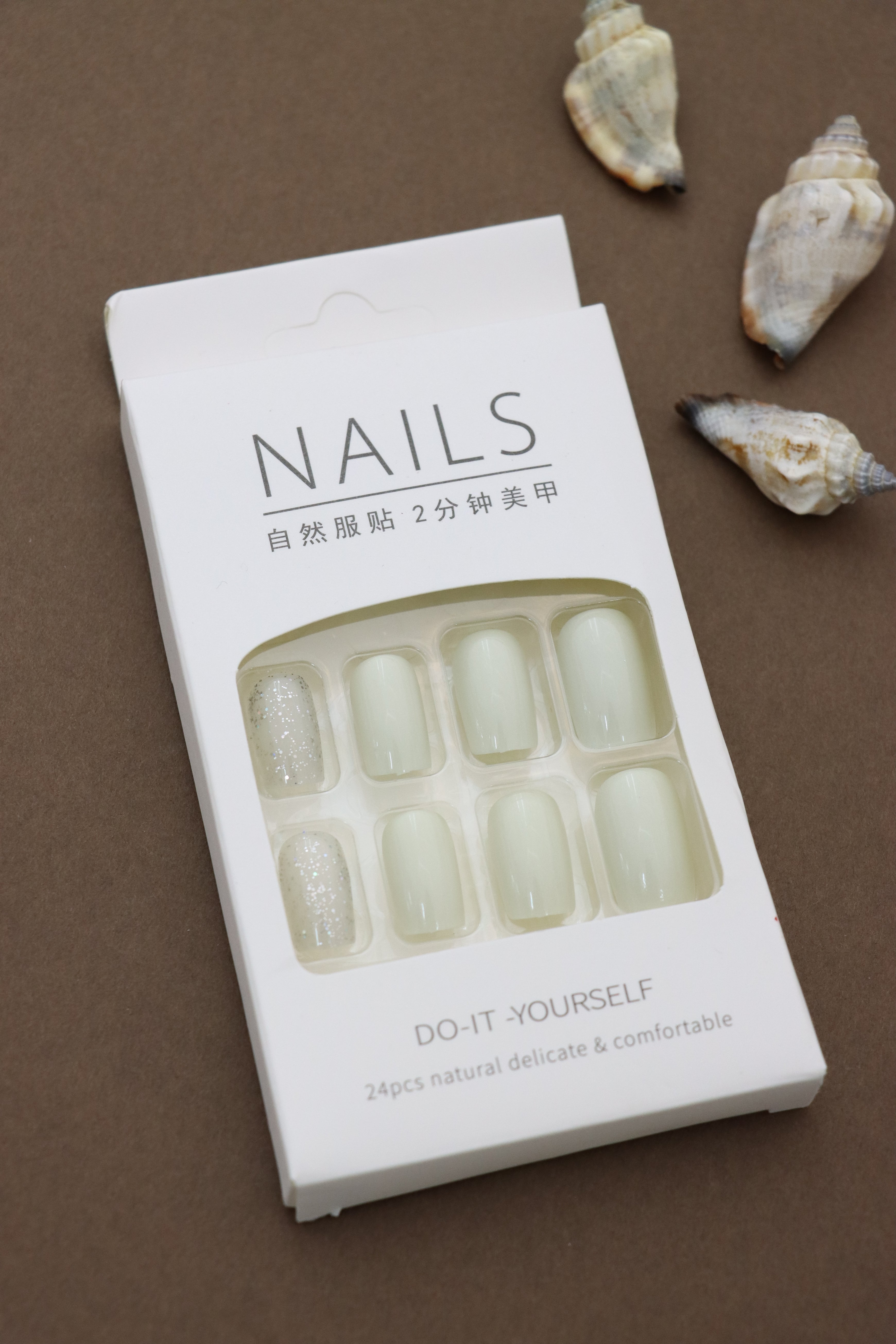 Pearlescent White Press-On Nails with Glitter Accents – Classic Elegance