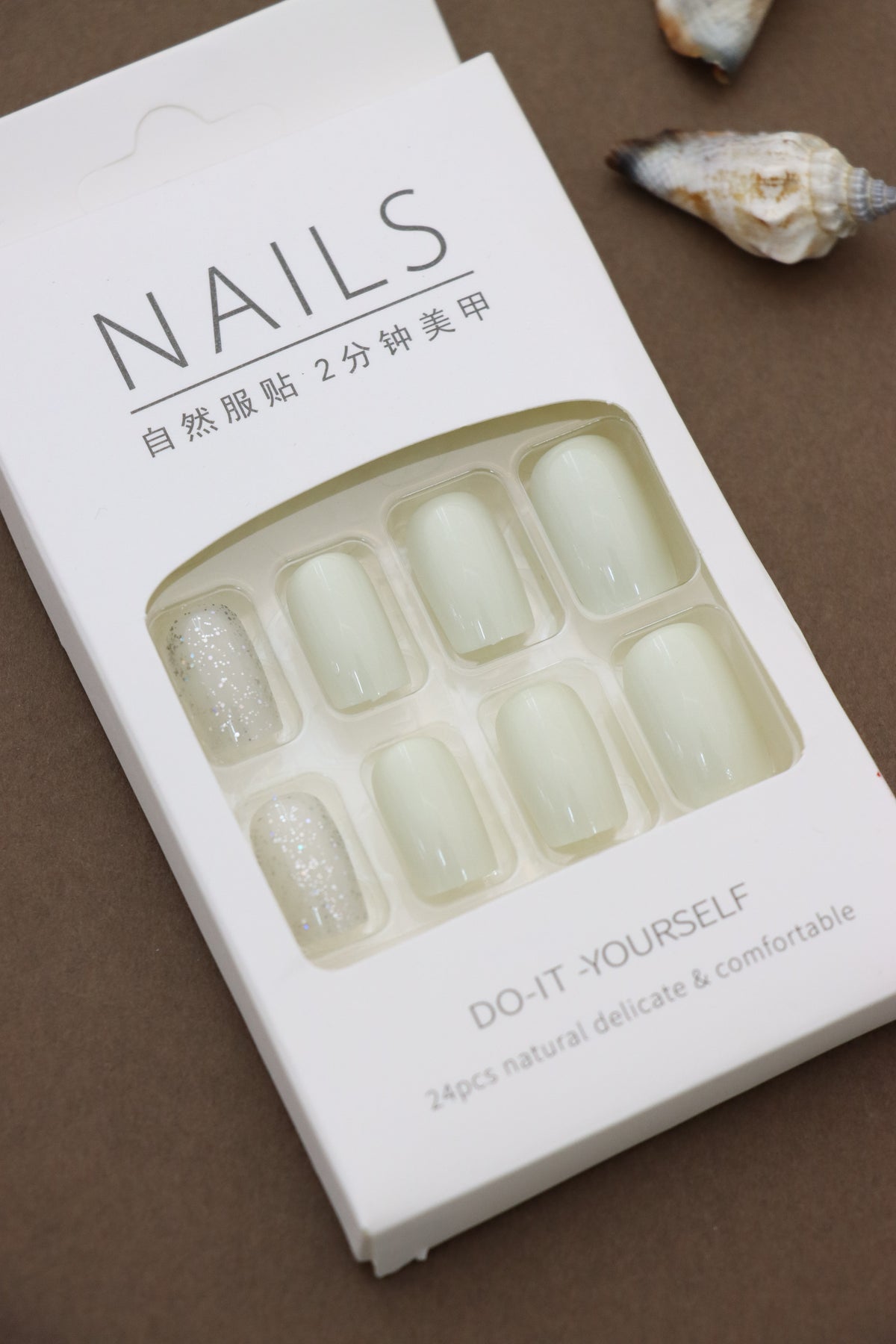 Pearlescent White Press-On Nails with Glitter Accents – Classic Elegance