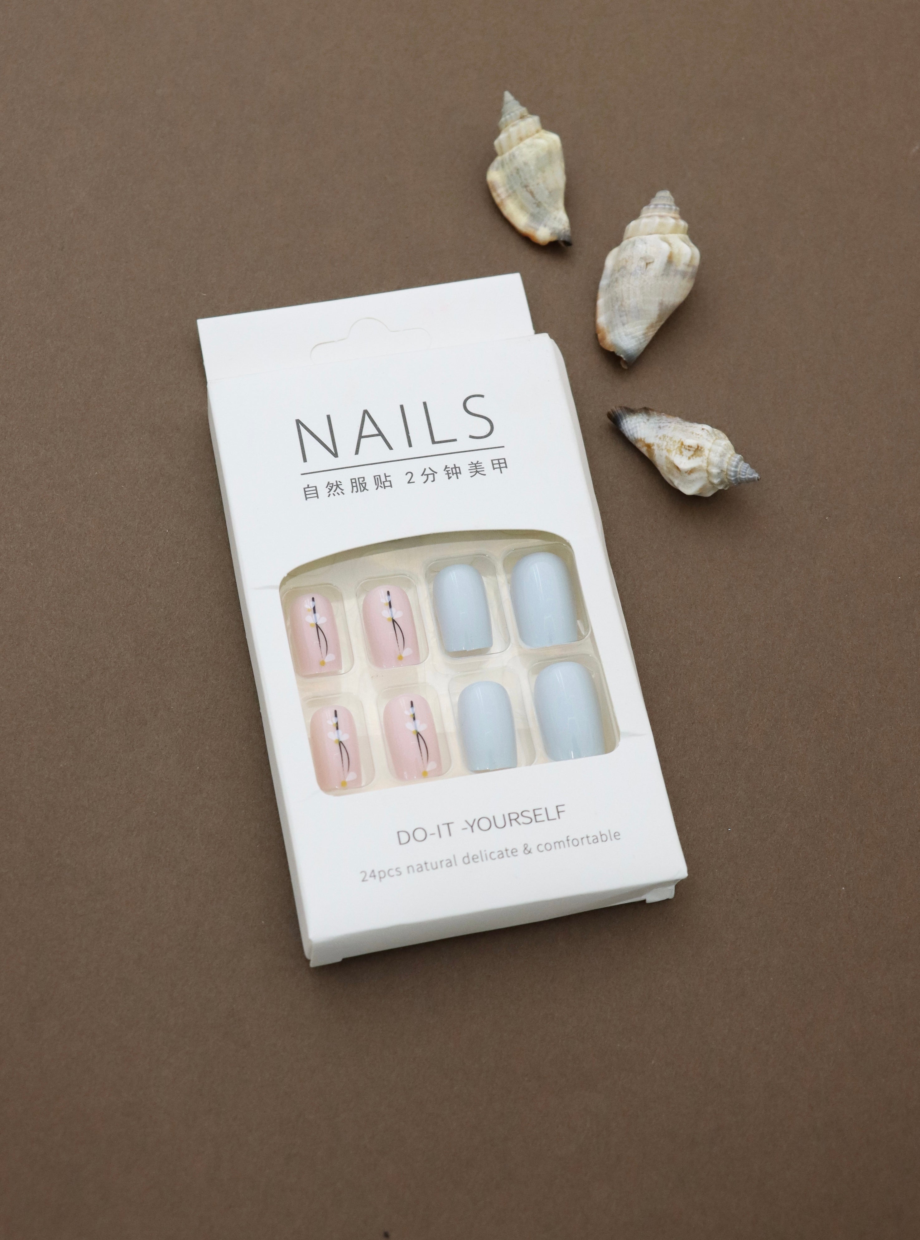 Soft Pastel Blue and Pink Press-On Nails – Minimalist Floral Design for a Delicate Look