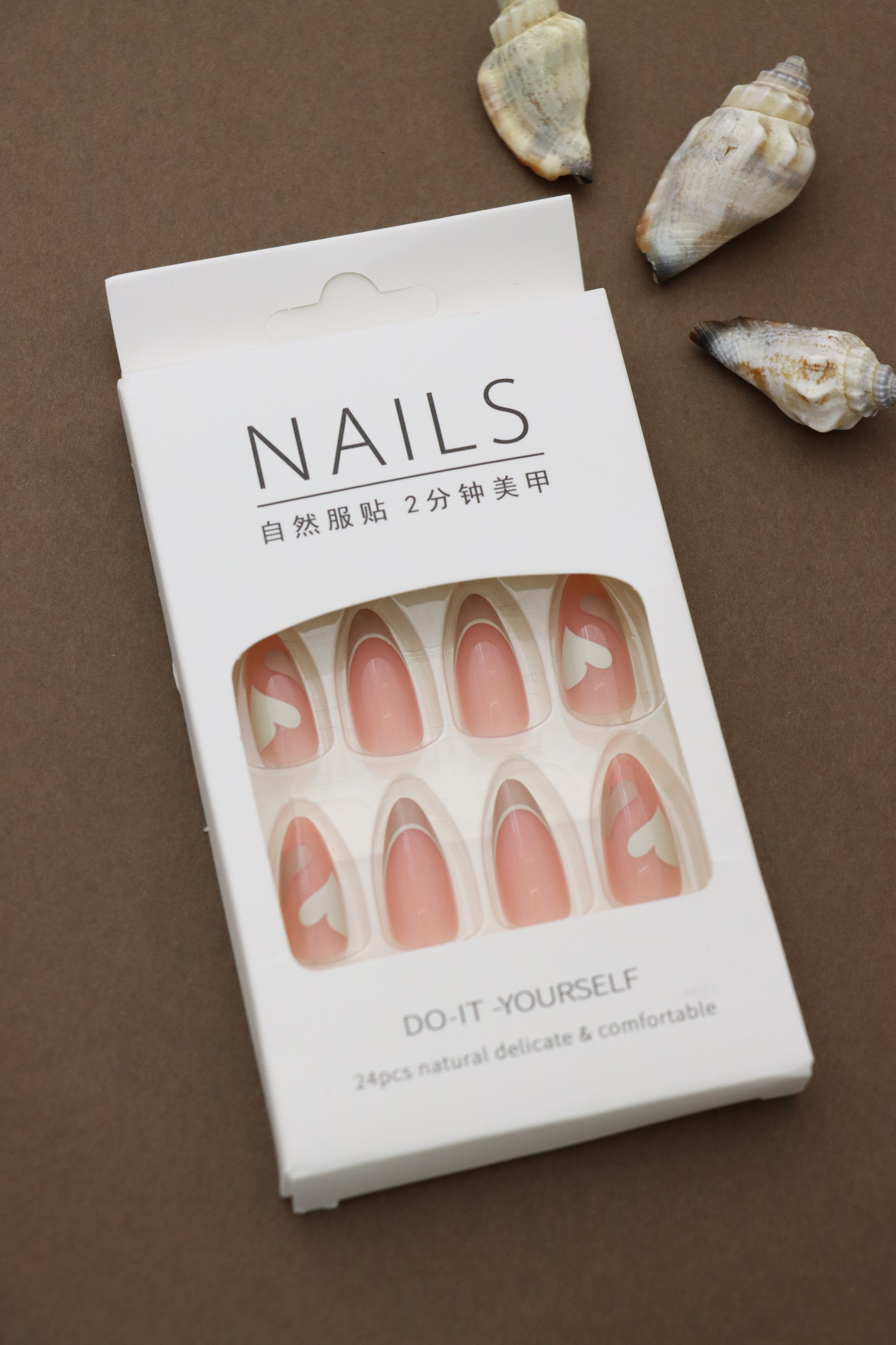 Sweeten your style with these heart-accented press-on nails! Featuring a soft pink base and playful white hearts, they’re the perfect accessory for a romantic and trendy look.
