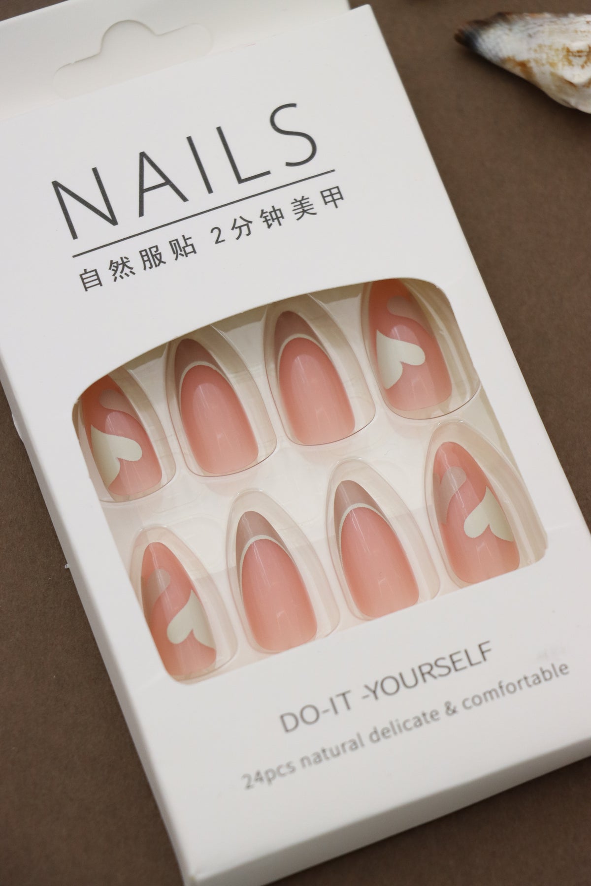 Sweeten your style with these heart-accented press-on nails! Featuring a soft pink base and playful white hearts, they’re the perfect accessory for a romantic and trendy look.