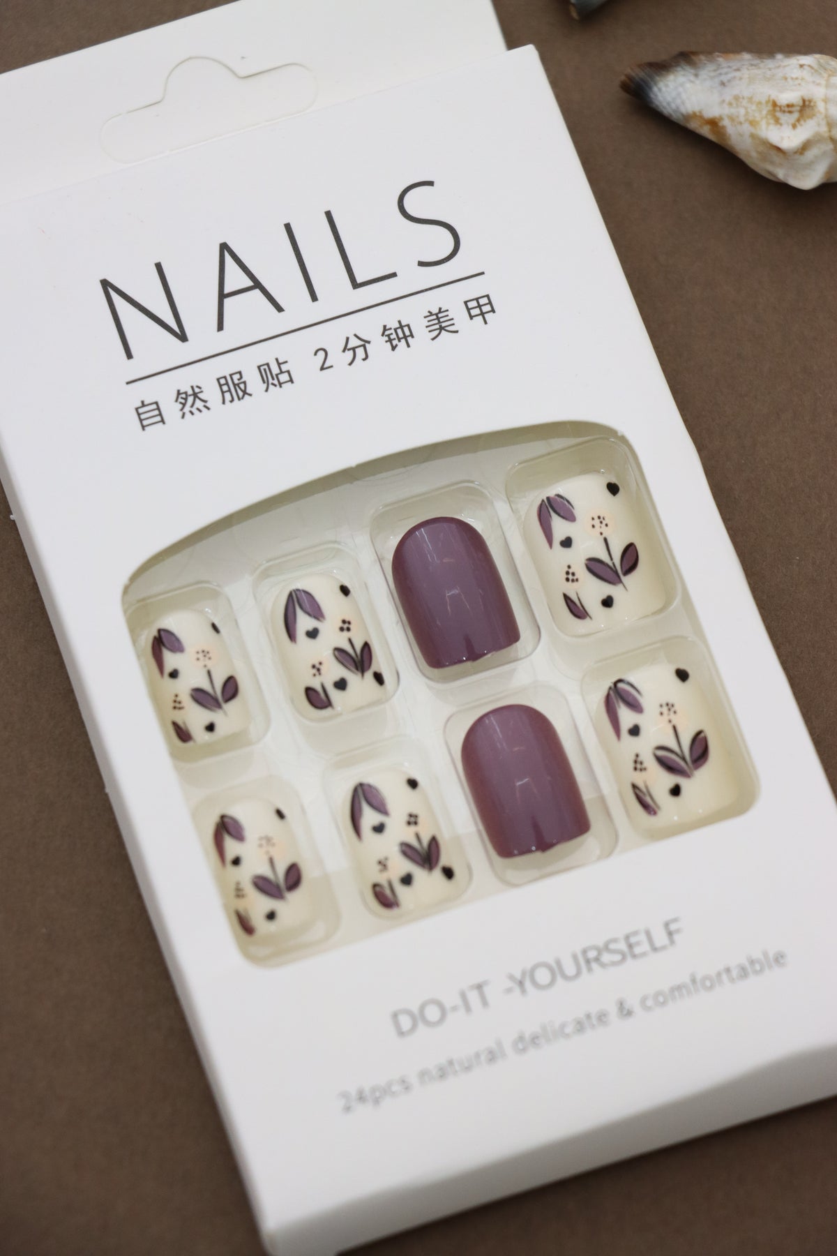 Purple and Cream Floral Press-On Nails – Delicate Design for a Sophisticated Look